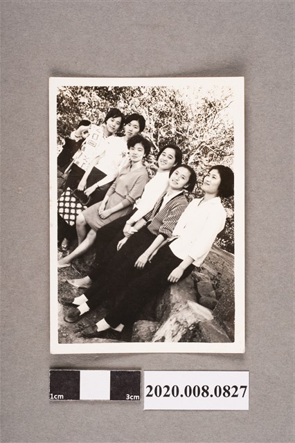 6名女子合照 (共2張)