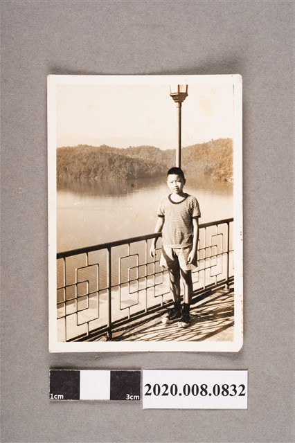 男子獨照 (共2張)