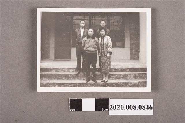 4名男女合照 (共2張)