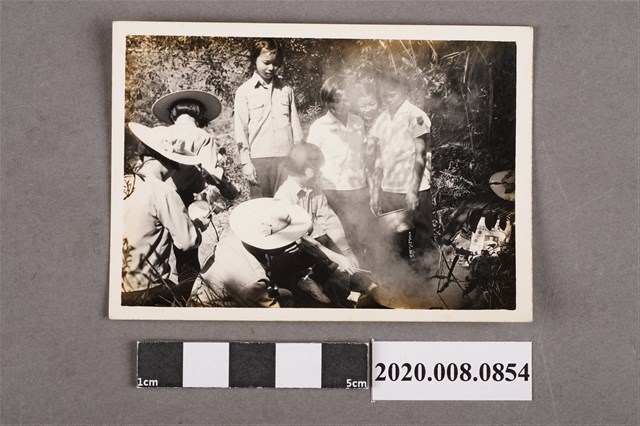 8名女子合照 (共2張)