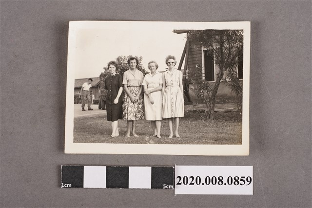 4名女子合照 (共2張)