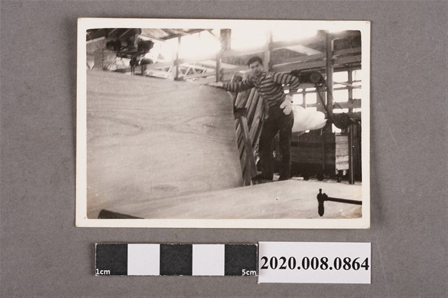 男子獨照 (共2張)