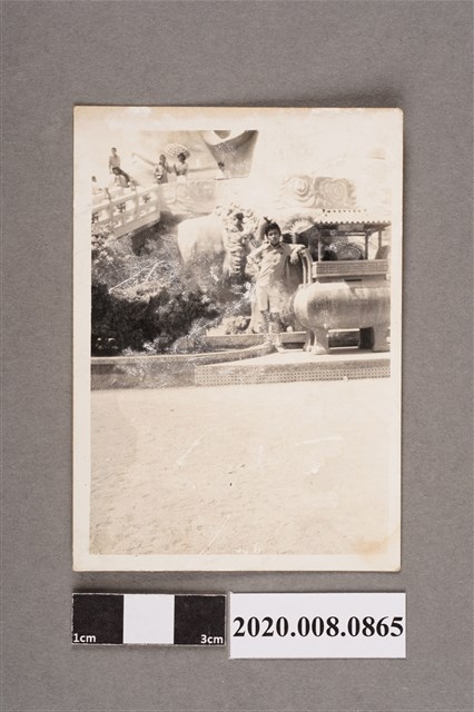 男子獨照 (共2張)