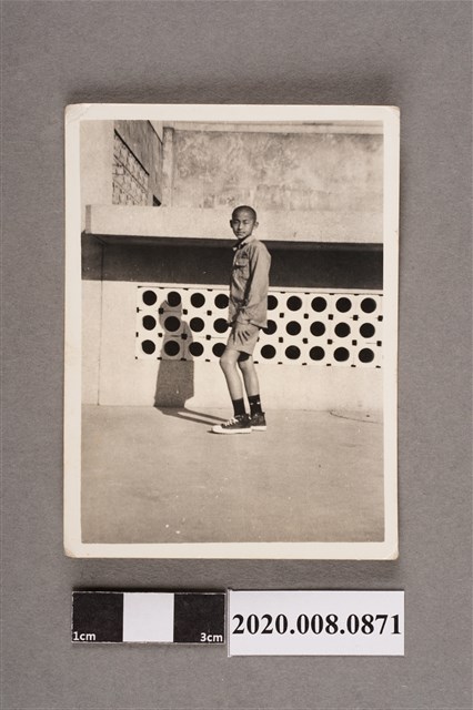 男子獨照 (共2張)