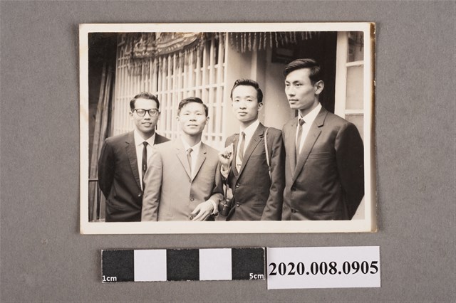 4名男子合照 (共2張)