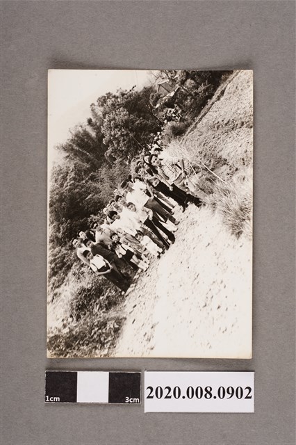 多名男女合照 (共2張)