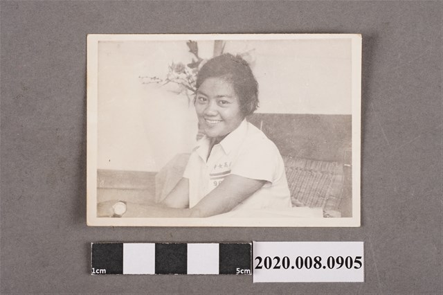 女子獨照 (共2張)