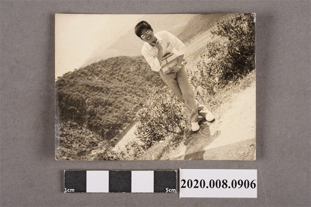 男子獨照 (共2張)