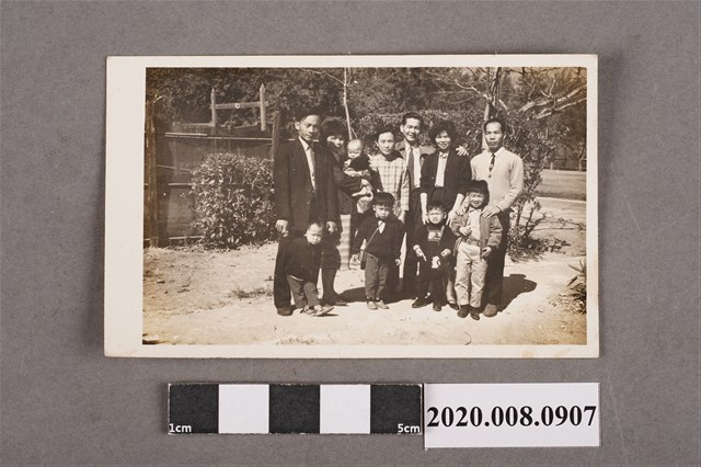 多名男子合照 (共2張)