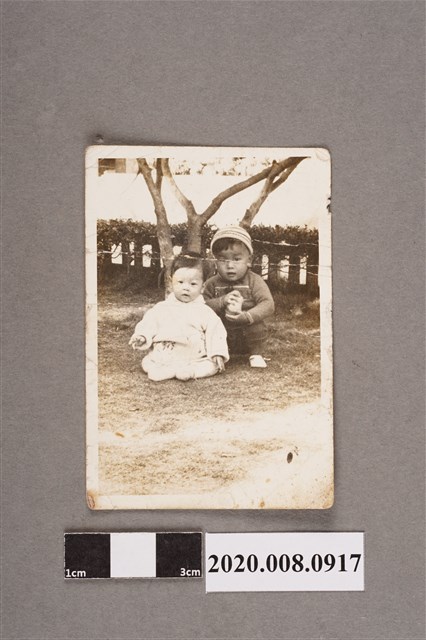 2名孩童合照 (共2張)