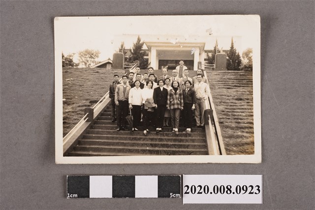 多名男女合照 (共2張)