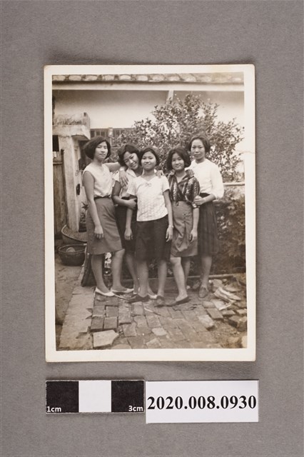 5名女子合照 (共2張)