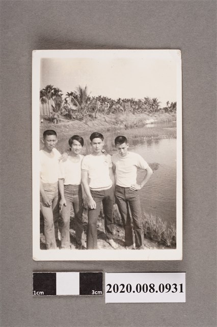 4名男子合照 (共2張)