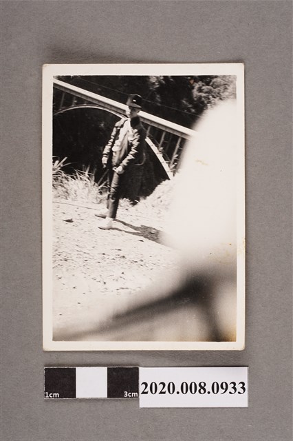 男子獨照 (共2張)