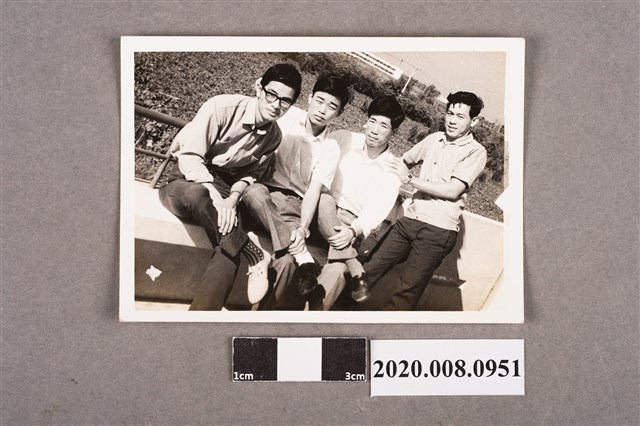 4名男子合照 (共2張)