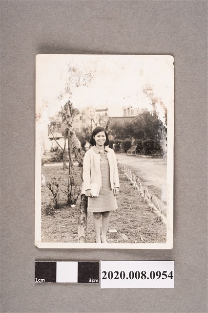 女子獨照 (共2張)