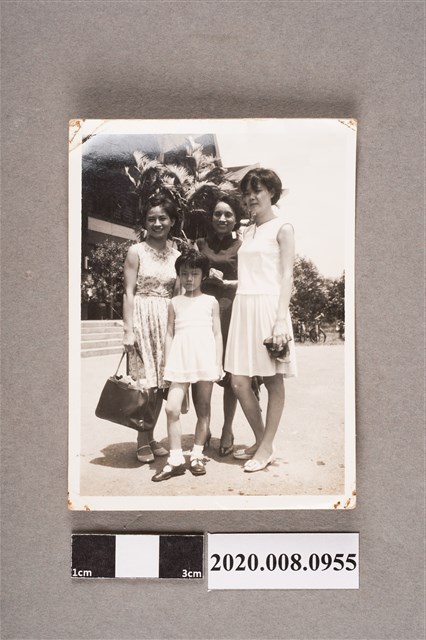 4名女子合照 (共2張)