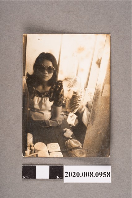 女子獨照 (共2張)