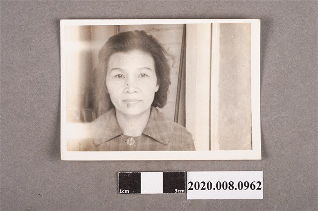 女子獨照 (共2張)