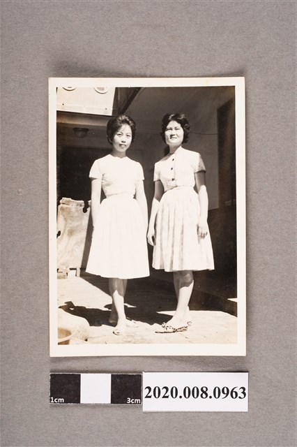 2名女子獨照 (共2張)