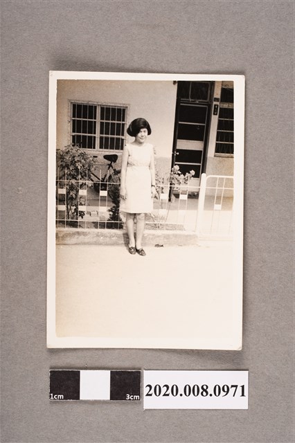 女子獨照 (共2張)