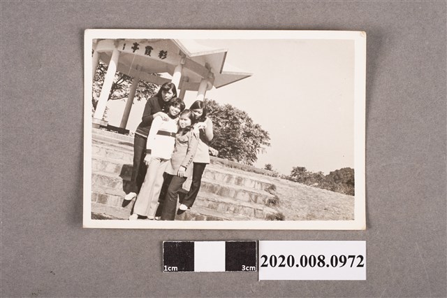 4名女子獨照 (共2張)