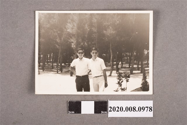 2名男子獨照 (共2張)