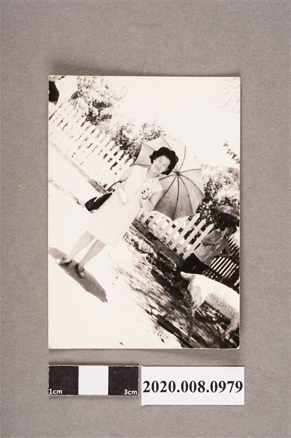 女子獨照 (共2張)