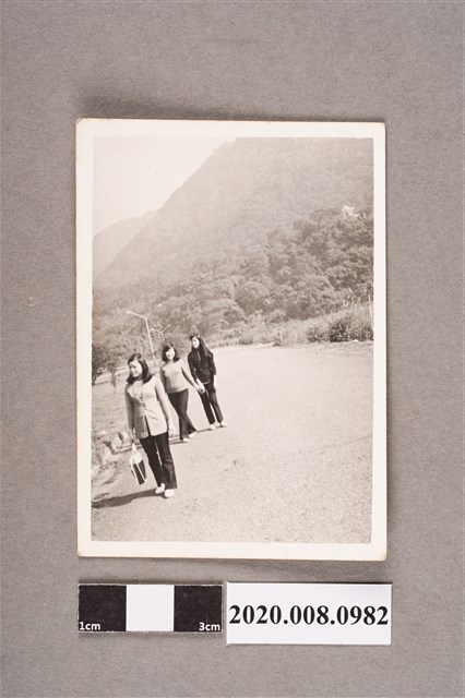 3名女子合照 (共2張)