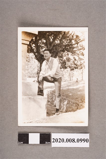 男子獨照 (共2張)