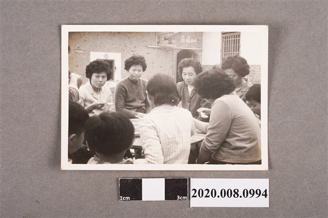 女子聚會一景 (共2張)