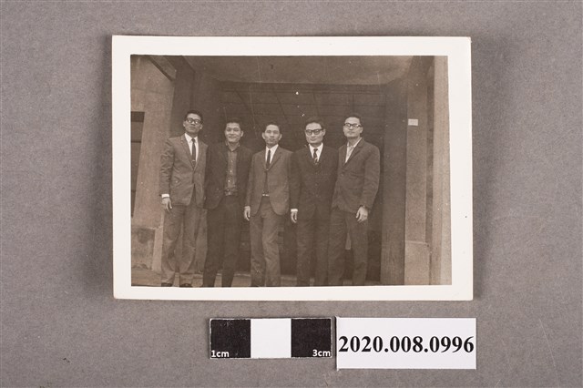 5名男子合照 (共2張)