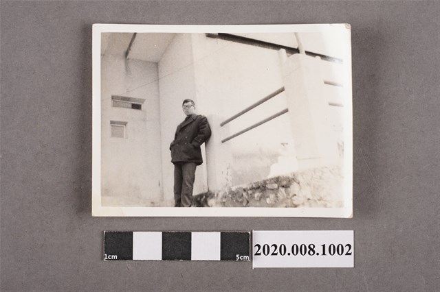 男子獨照 (共2張)