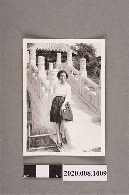 女子獨照 (共2張)