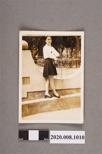 女子獨照 (共2張)