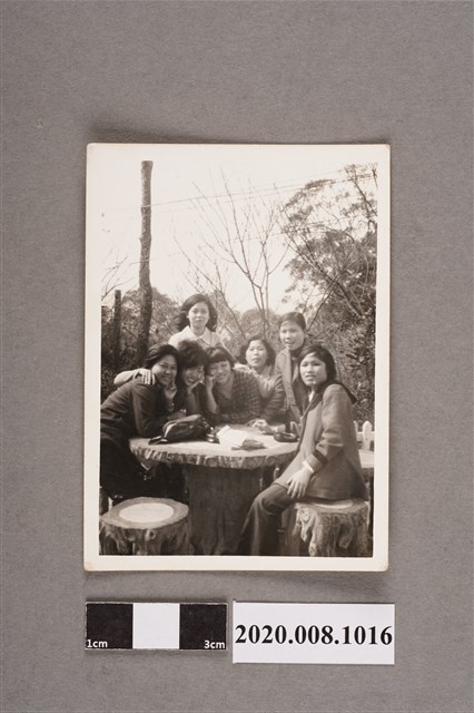 7名女子合照 (共2張)