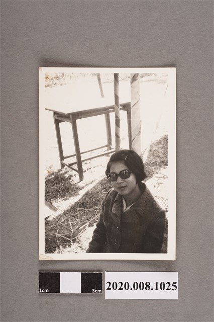 女子獨照 (共2張)