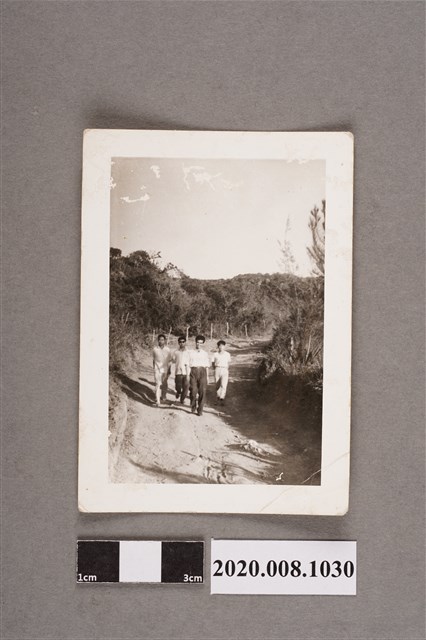 4名男子合照 (共2張)