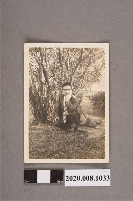 男子獨照 (共2張)