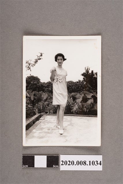 女子獨照 (共2張)