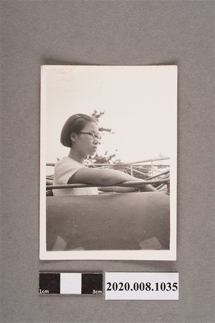 女子獨照 (共2張)