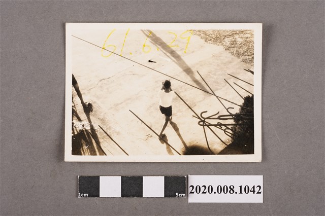 男子背影照 (共2張)