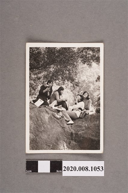 4名女子合照 (共2張)