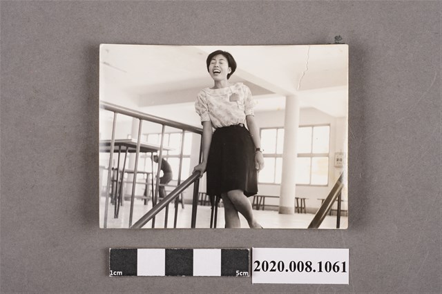 女子獨照 (共2張)