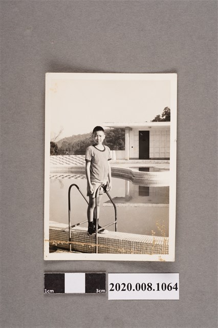 男童獨照 (共2張)