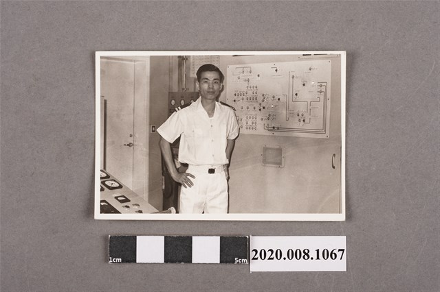 男子獨照 (共2張)