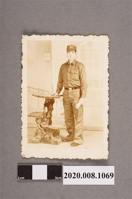 男子獨照 (共2張)