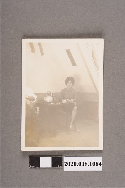 女子獨照 (共2張)