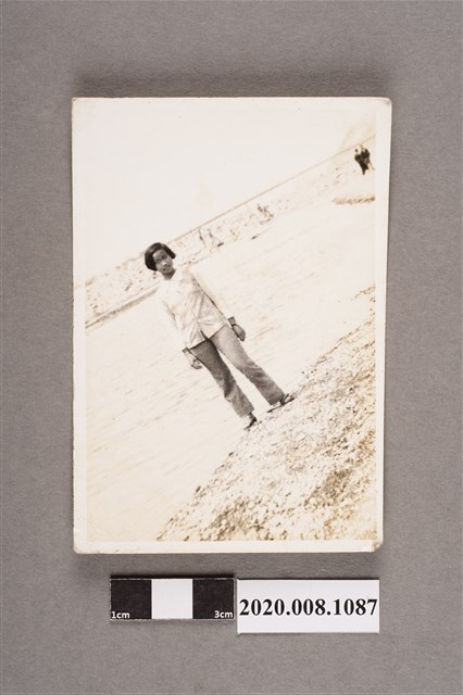 女子獨照 (共2張)