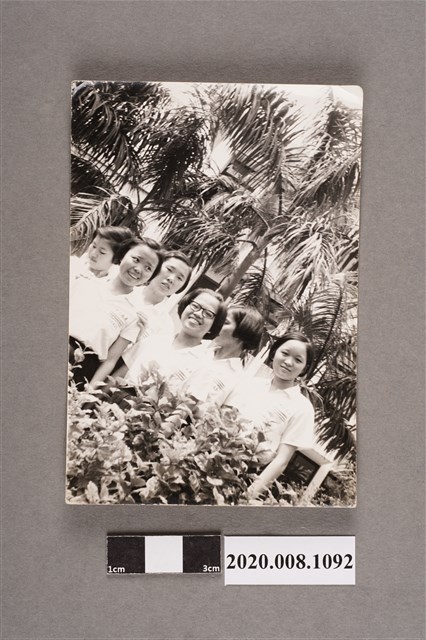 6名女子合照 (共2張)